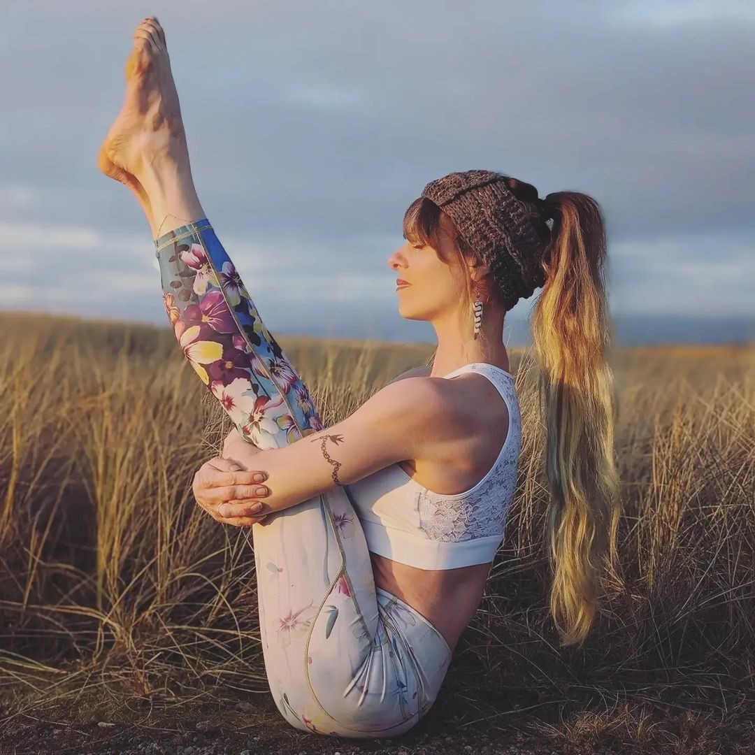 Flower purple plumeria design leggings