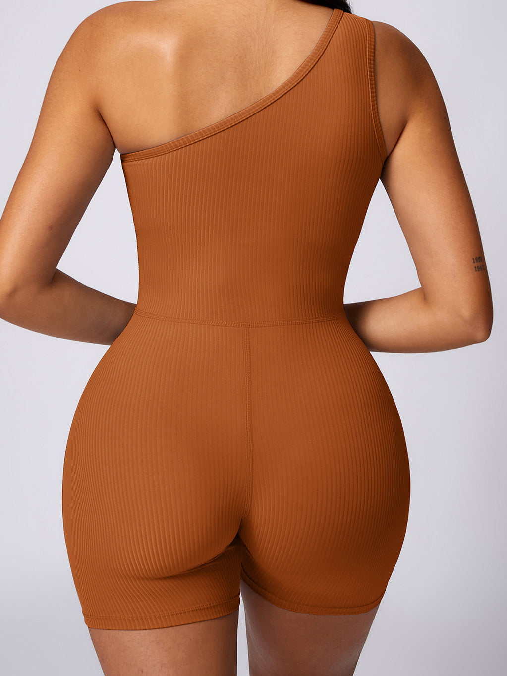 Basic single shoulder strap one-piece seamless knitted bodysuit