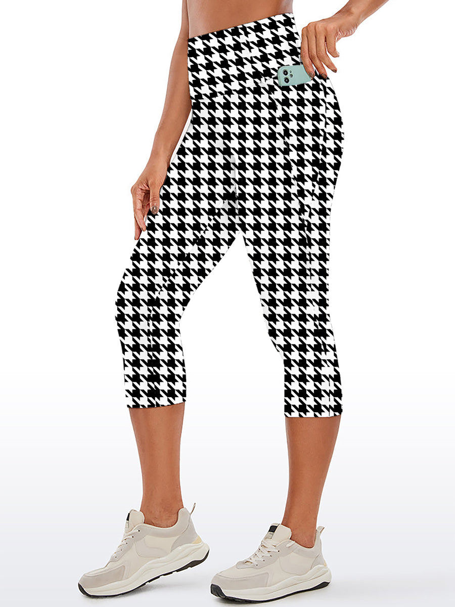 Black and white pattern houndstooth capris