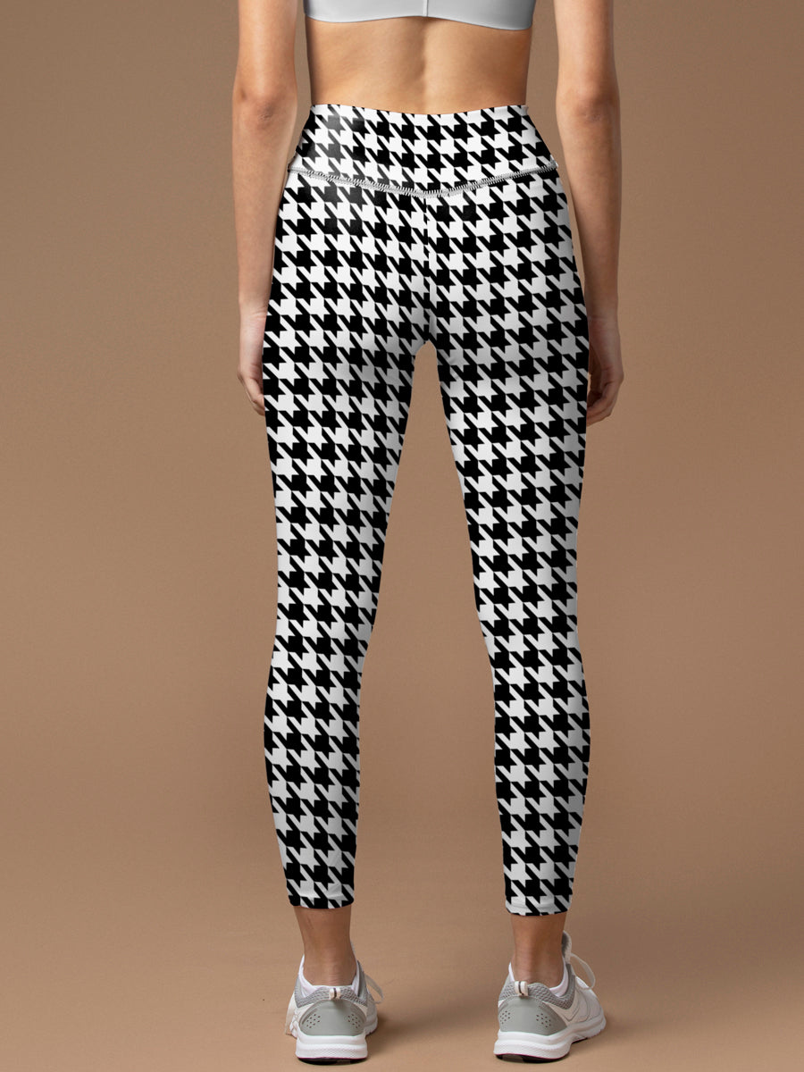 Black and white pattern houndstooth leggings